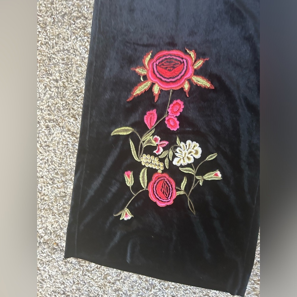 Drew NWT velvet wide leg pull on pants with floral embroidery size small - Picture 2 of 10